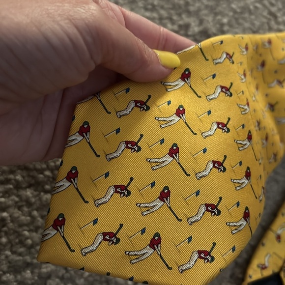 American Living: Golf Tie 100% Silk - Picture 2 of 5